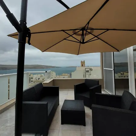 New Modern Penthouse 2 Minutes From Seascape شقة