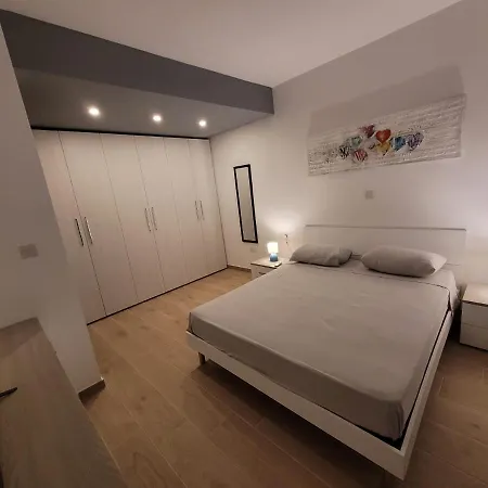New Modern Penthouse 2 Minutes From Seascape شقة *