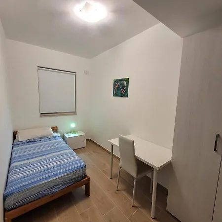 New Modern Penthouse 2 Minutes From Seascape شقة