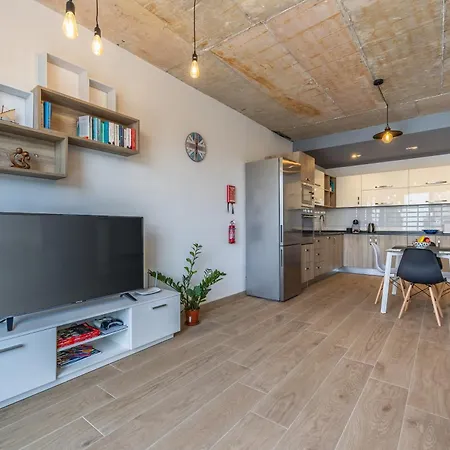 New Modern Penthouse 2 Minutes From Seascape * St. Paul's Bay