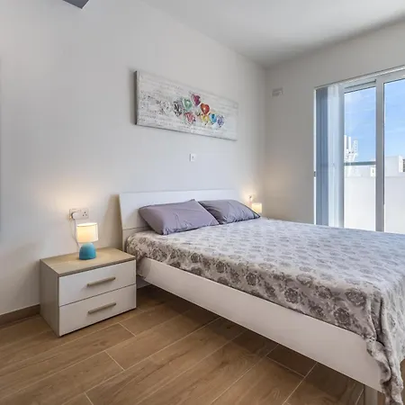 New Modern Penthouse 2 Minutes From Seascape شقة *