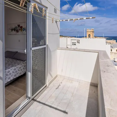 New Modern Penthouse 2 Minutes From Seascape 公寓